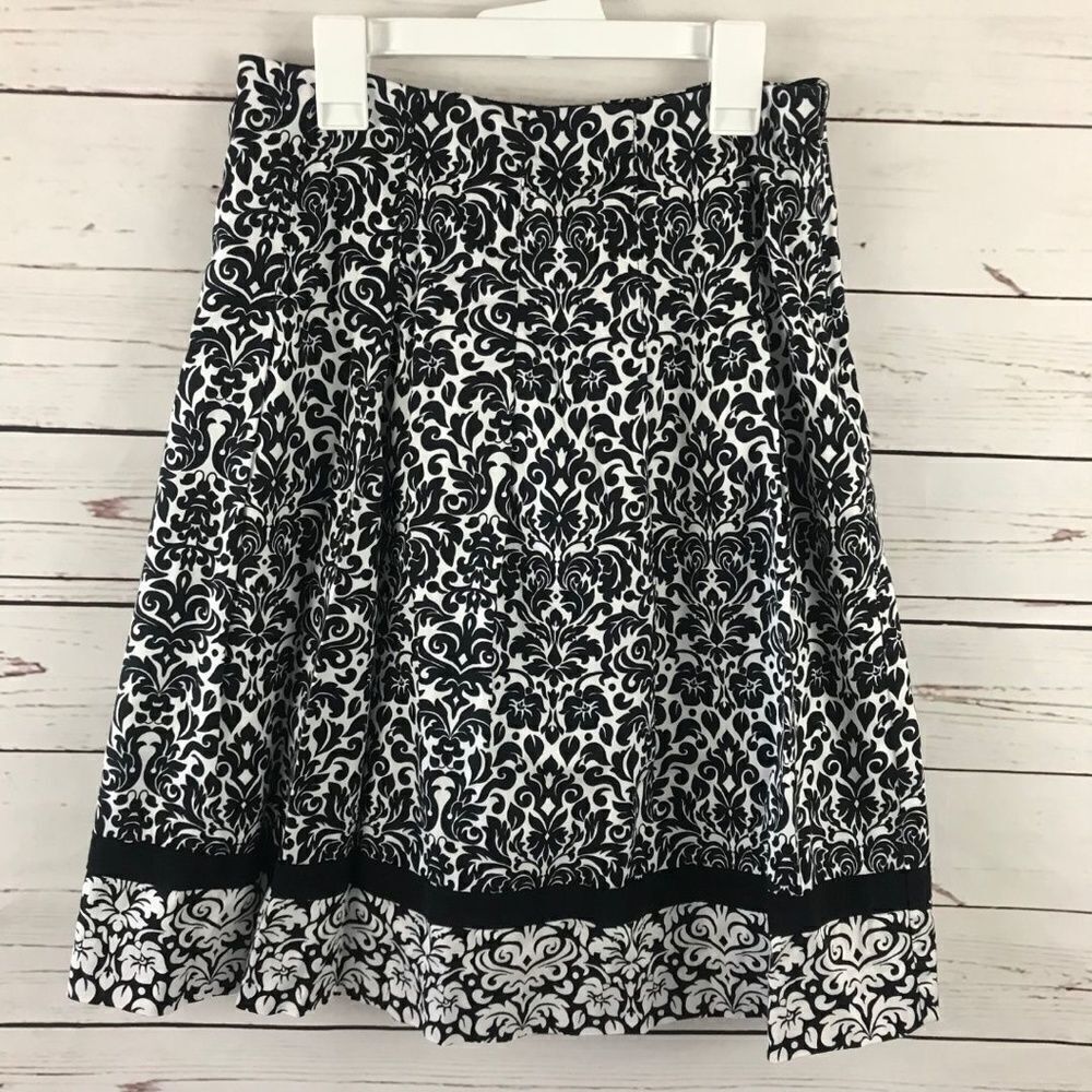 Charter Club b&w skirt size 6P